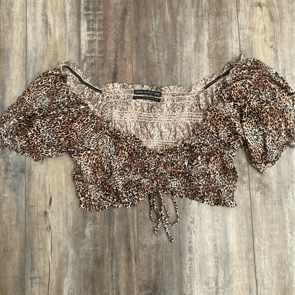 Urban Outfitters leopard crop top size Large